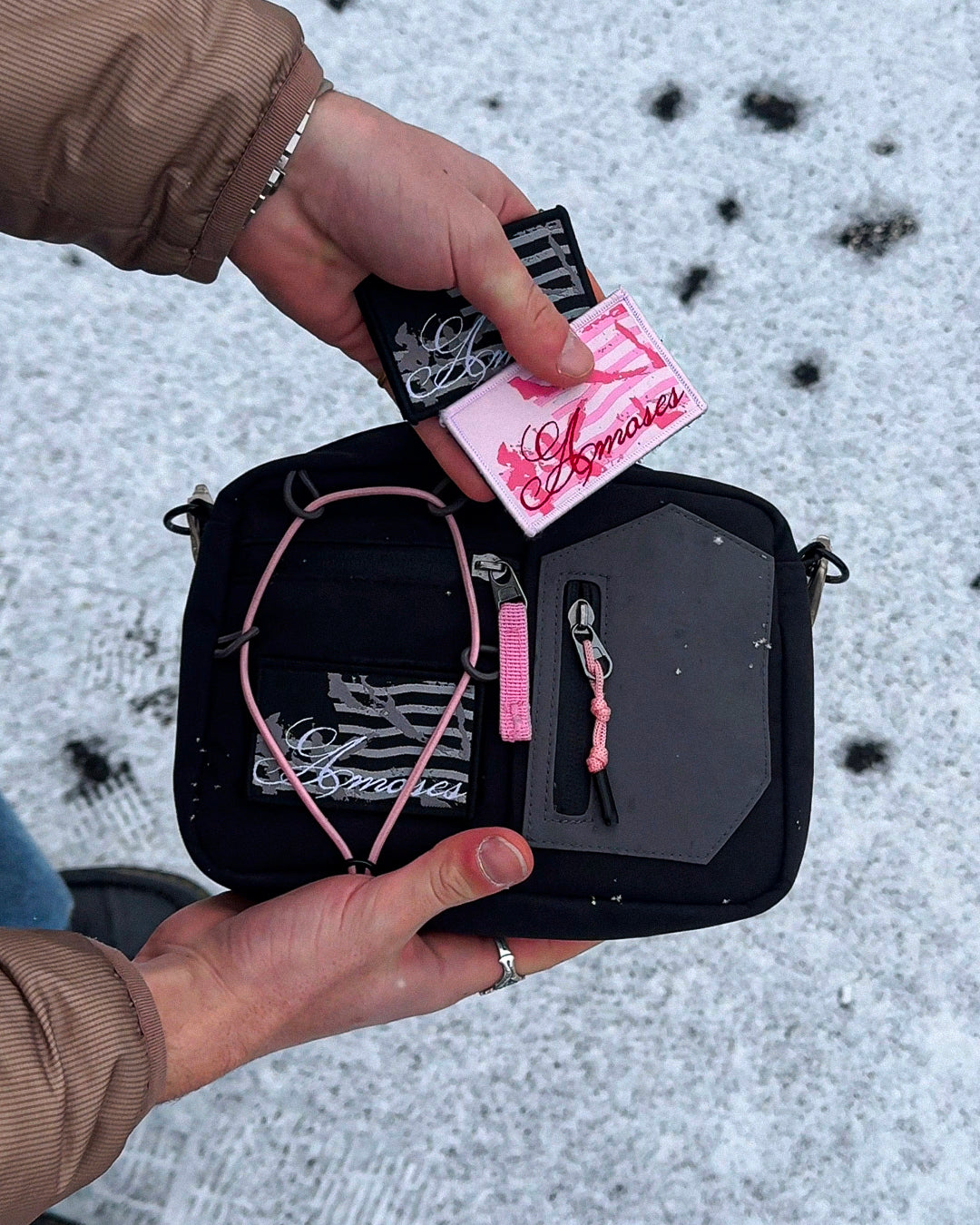 UNDERLOCK BLACK HANDBAG