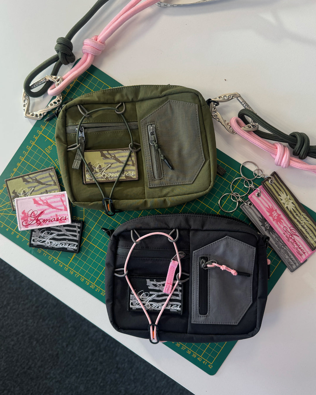 UNDERLOCK BLACK HANDBAG